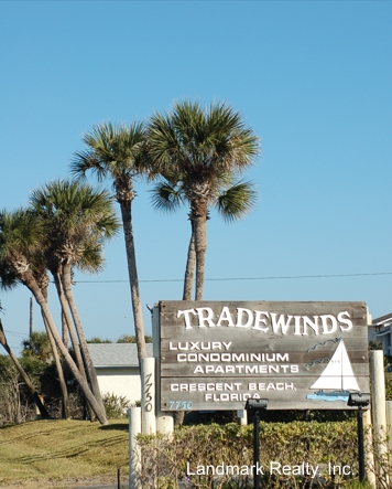 Tradewinds offers several floor plans, town homes (2 levels) and flats (1 level), ranging in size from about 950 - 1254 square feet. 